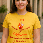 camiseta amarela, com estampa em hebraico em vermelho degradê Ruach