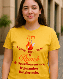 camiseta amarela, com estampa em hebraico em vermelho degradê Ruach