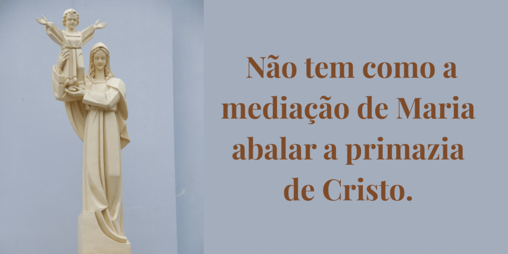 um banner com uma imagem da Virgem Maria levantando nos braços o Menini Jesus que está de braços abertos com uma saudação